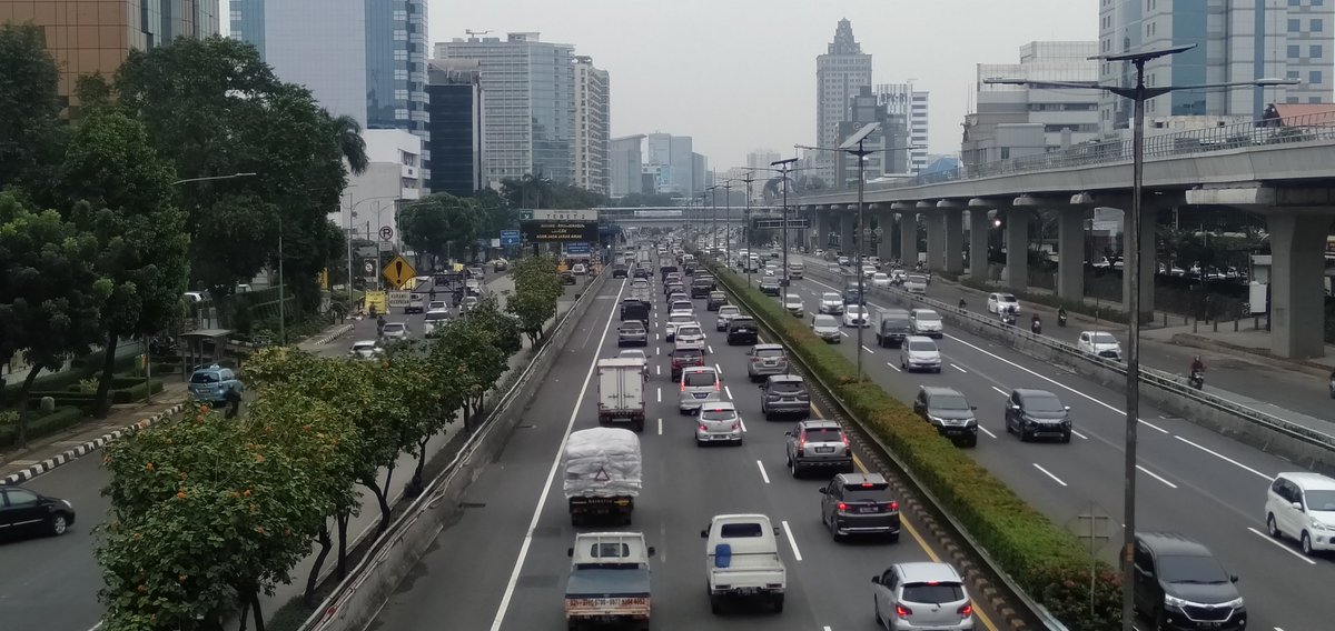 IsiTaruna's tweet photo. @RadioElshinta Lalin Tol Tebet arah Cawang ramai lancar https://t.co/UzhXCjYU52