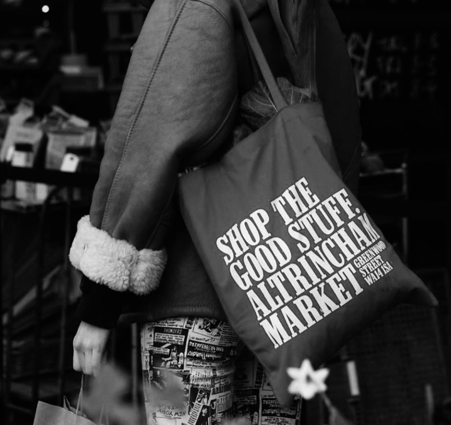 altrinchammkt's tweet photo. TUESDAY SHOPPING 8-3pm
We’re back at it today folks.. We’ve got the good stuff for your fridge, cupboard, pantry &amp; larder from fresh fruit &amp; veg to meat &amp; fish, bread &amp; butter, milk &amp; cheese, beer &amp; wine, coffee &amp; tea, pastries, pies, dried goods..&amp; much more! 
#shopthegoodstuff https://t.co/4BoLV6Hhru