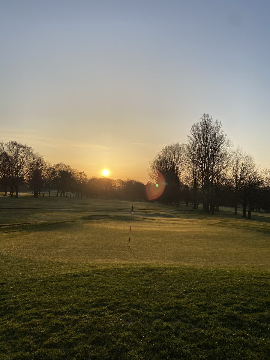 The calm before the storm @WorcsGolf <a href="/BIGGALtd/">British & International Golf Greenkeepers Assn.</a> <a href="/GreensMalvern/">Malvern Greens</a>