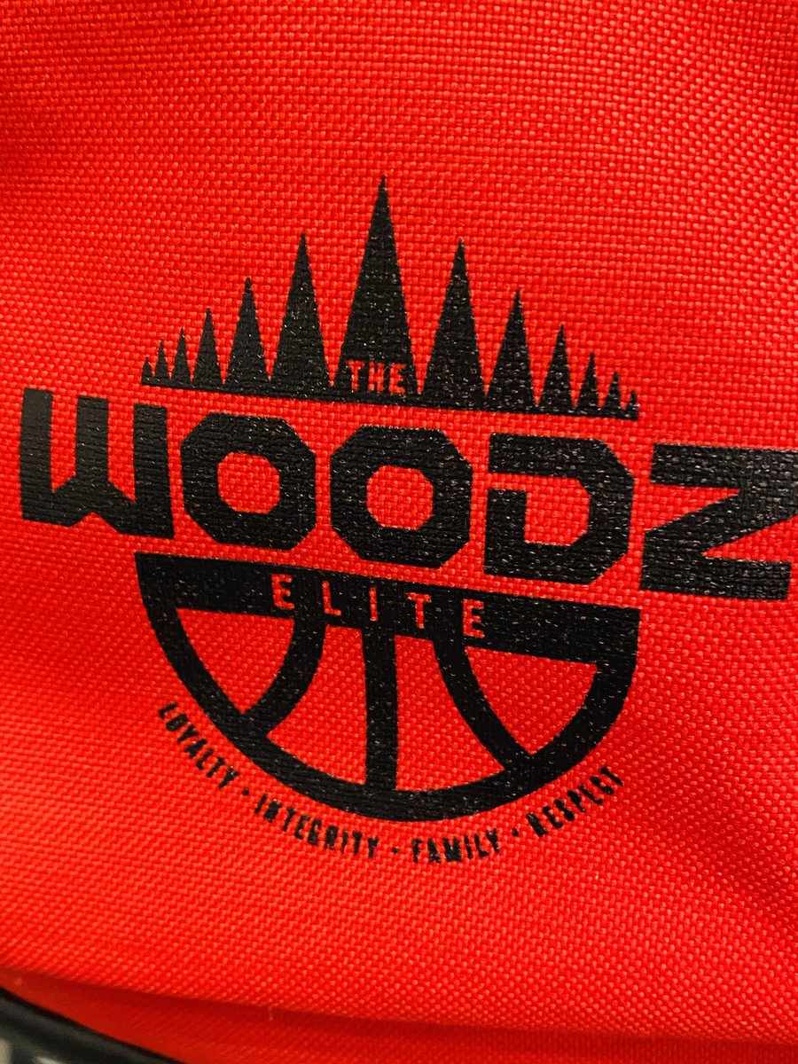 LondaCHamrick's tweet photo. Woodz Elite 2028 played tonight and So thankful to give these kids some safe and normalcy as well as memories🏀@JSchultz763 @woodzelitebball @Nike Loyalty Integrity Family Respect https://t.co/YyIfJdDIyl