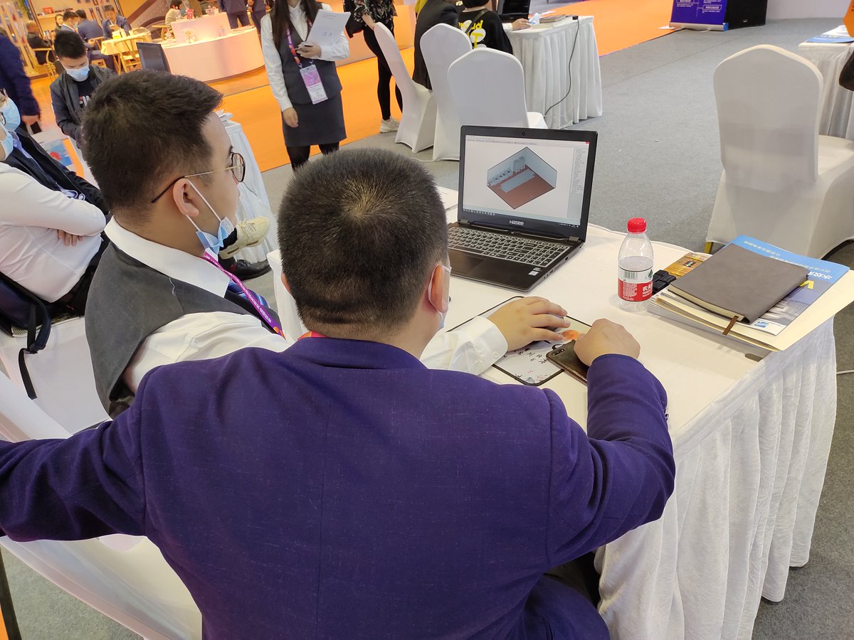 Michael15178088's tweet photo. Hard working rawen team ! shanghai Exhibition Booth 3E18 https://t.co/VRcl1YyDEH