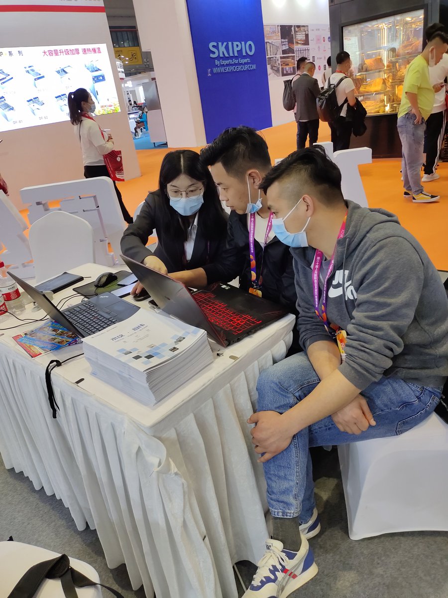 Michael15178088's tweet photo. Hard working rawen team ! shanghai Exhibition Booth 3E18 https://t.co/VRcl1YyDEH