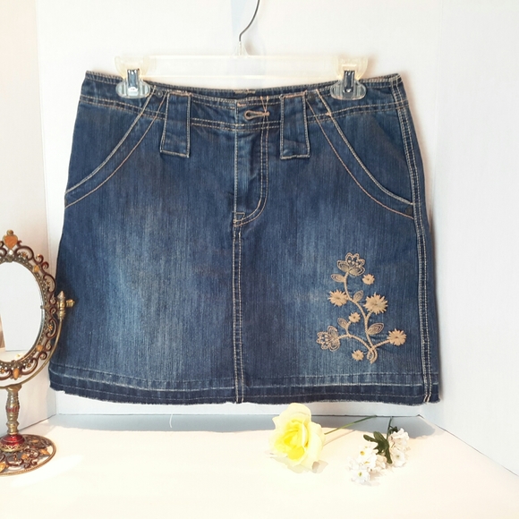 So good I had to share! Check out all the items I'm loving on <a href="/Poshmarkapp/">Poshmark</a> #poshmark #fashion #style #shopmycloset #jessicasimpson #unbranded #fadedglory: posh.mk/NcaLFErE2eb