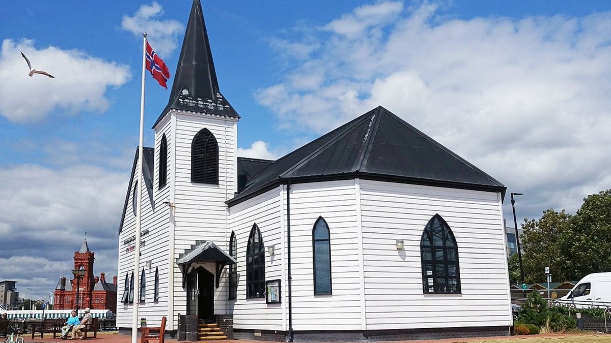 ExploreWalesUK's tweet photo. The Norwegian Church Arts Centre, Cardiff Bay. Did you know Roald Dahl was baptised there? It has a room named 'The Dahl Gallery', in memory of Roald Dahl.

#ExploreWalesUK #norwegianchurch #cardiffbay #roalddahl #traveluk #visitwales #beautifulwales #discoverwales #wales https://t.co/5MyUqr1kZn