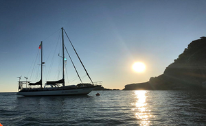 ISPRA_Press's tweet photo. ⚓️ Sta per salpare per altri 3 anni di attività con la sua imbarcazione l'Associazione @mediterraneaexp: siglato   accordo di partenariato con #ISPRA per raccolta dati ambiente marino e costiero, sotto la direzione dei ricercatori dell'Istituto. Leggi 👉https://t.co/eyhPjiAyAT https://t.co/rGmh2bVQMK