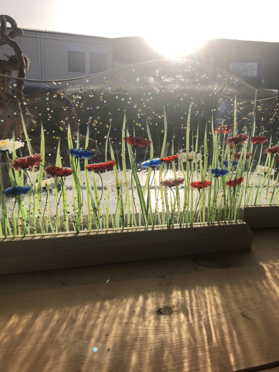 RhianGoodhand's tweet photo. Sun coming up over Gwrhyd in to the studio ... oh happy days #GoodhandGlass https://t.co/nAjZaO332m