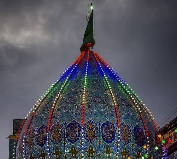 قال الإمام الباقر (عليه السلام): فإذا خرج صاحب العصر و الزمان أسند ظهره إلى الكعبة، واجتمع إليه ثلاثمائة وثلاثة عشر رجلا، فأول ما ينطق به هذه الآية * (بقية الله خير لكم إن كنتم مؤمنين)..

#قسطا_وعدلا