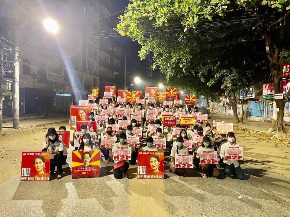 Mint63534681's tweet photo. Dawn strike against military dictatorship in KyunTaw street, Sanchaung, Yangon.

#WhatsHappeningInMyanmar  
#Mar30Coup https://t.co/4g4rlIODhh