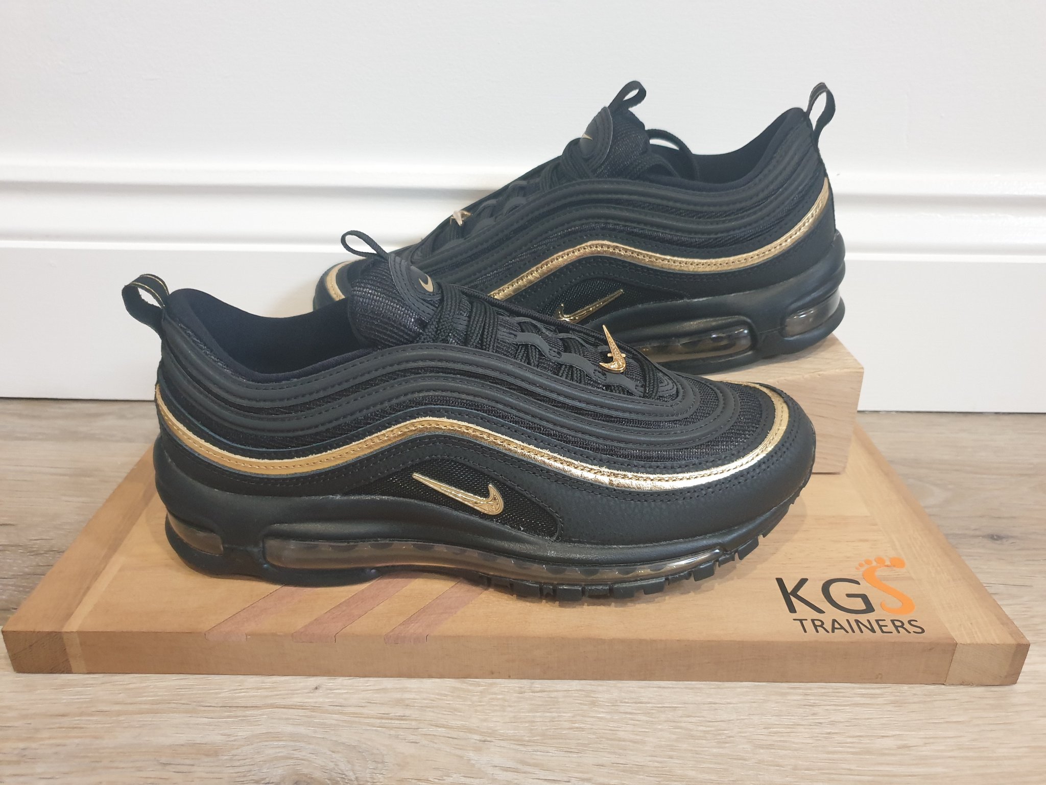 KGS Trainers on Twitter: "Nike Air Max 97 Size 7 UK only BNIB £110  delivered DM to purchase #Nike #AirMax97 #nikeair #gold #trainers #sneakers  #sneakerhead #justdoit #swoosh #Nikes https://t.co/oPYtvJfyiP" / Twitter