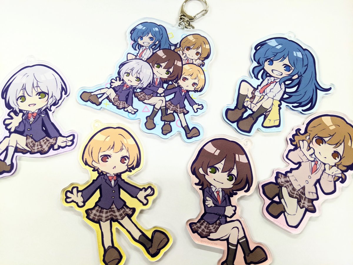 「弱キャラ友崎くん」トレーディングアクリルスタンドに続き、大きいアクリルキーホルダーのサンプル完成です👏🏾👏🏾👏🏾
約10cmほどある大きめサイズにクリアカラーが可愛いデザインになってます😊
現在予約販売中〜そろそろ予約締め切りだったかな！？
通常販売は4月末〜5月初旬予定です⭐️
#友崎くん