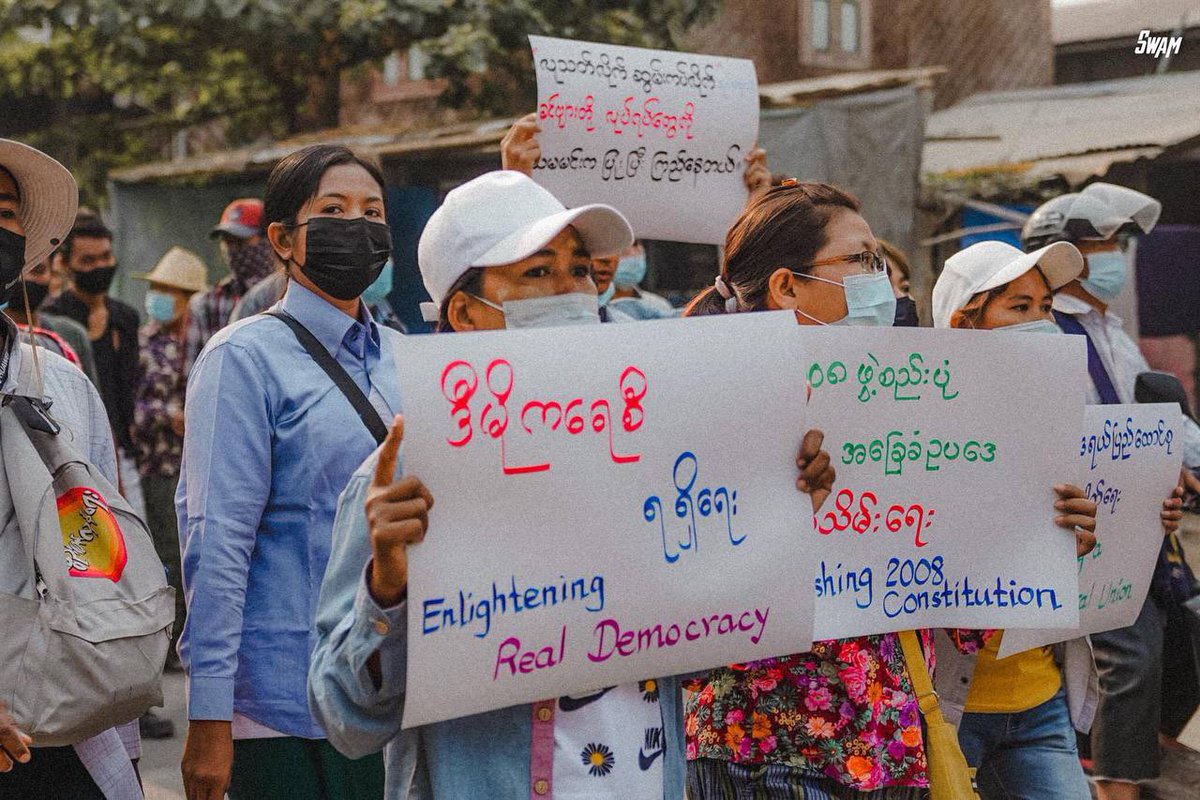 Mint63534681's tweet photo. Educational Strike in #Mandalay , they’re doing every possible ways to strongly condemn inhuman terrorists group by joining CDM &amp; striking daily. 

#Mar30Coup 
#WhatsHappeningInMyanmar https://t.co/LfyYsNFZXU
