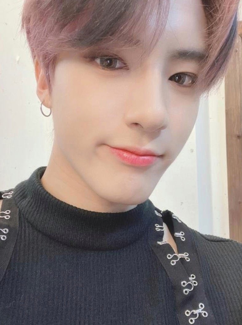 tbztext's tweet photo. [210330] 🦄 

is this the first time i show you this picture..?? https://t.co/qvcugzoQ5P