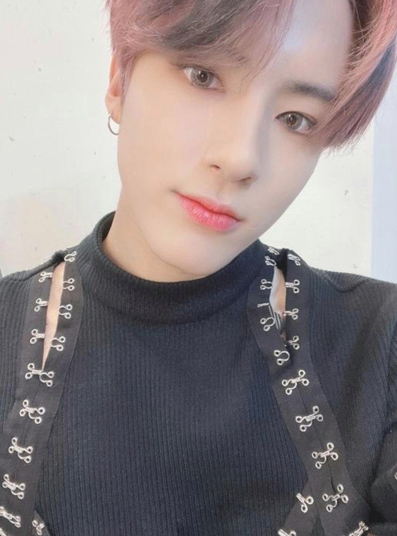 tbztext's tweet photo. [210330] 🦄 

is this the first time i show you this picture..?? https://t.co/qvcugzoQ5P