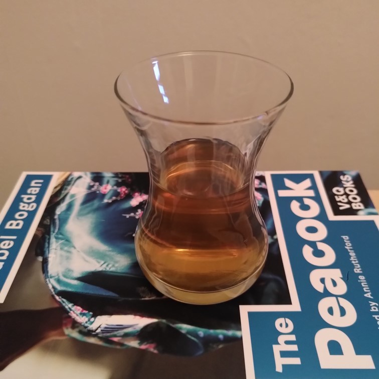 VQ_Books's tweet photo. Continuing @slender_means' recipes from @isabo_'s The Peacock, today we have one for you to squirrel away for a cold night: hot toddy! #foodinbooks #hottoddy
Annie goes for hot water over tea, but Hamish and Ryszard would still no doubt enjoy it. https://t.co/h8PWSwoJlY