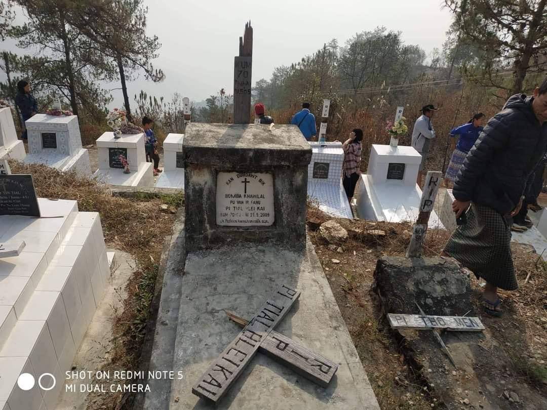 zayerlynn's tweet photo. Military junta terrorists destroyed some of the Tombs in the city cemetery of Falam, Chin Statse. This is totally an unacceptable act.
Source:@media_chin
ABOMINABLE CRUELTY 
#Mar30Coup
#WhatsHappeningInMyanmar https://t.co/ZrAO2eZqvc