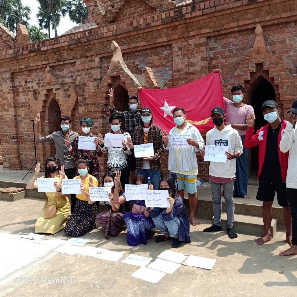 Myanmar_Now_Eng's tweet photo. Locals in Naypyitaw marched to an ancient pagoda in the area in protest of the coup regime. #WhatsHappeninglnMyanmar https://t.co/465X6LhC49