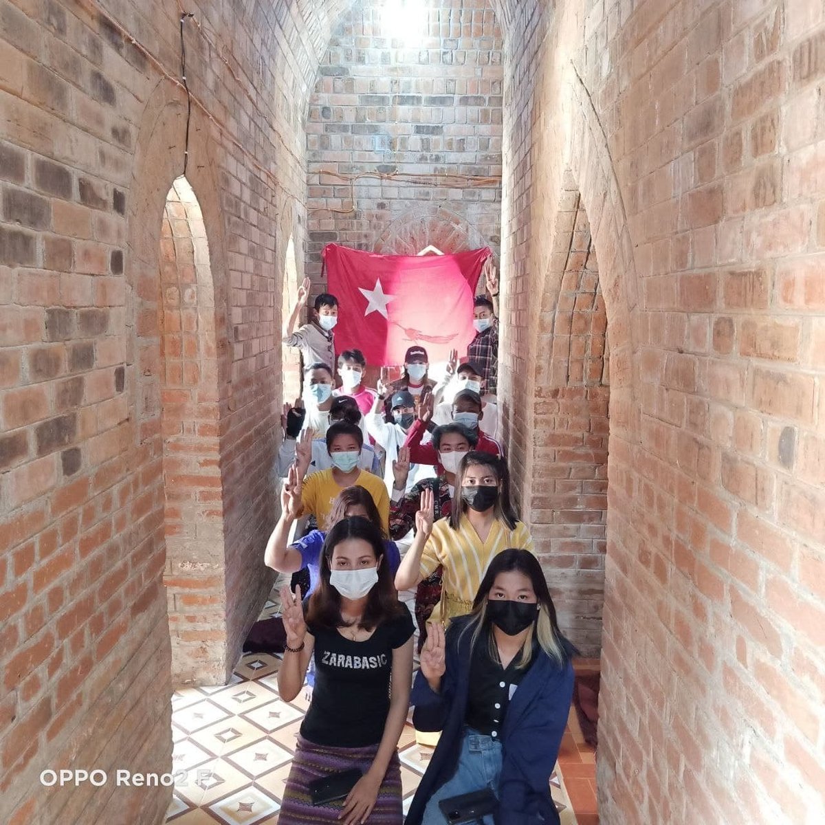 Myanmar_Now_Eng's tweet photo. Locals in Naypyitaw marched to an ancient pagoda in the area in protest of the coup regime. #WhatsHappeninglnMyanmar https://t.co/465X6LhC49