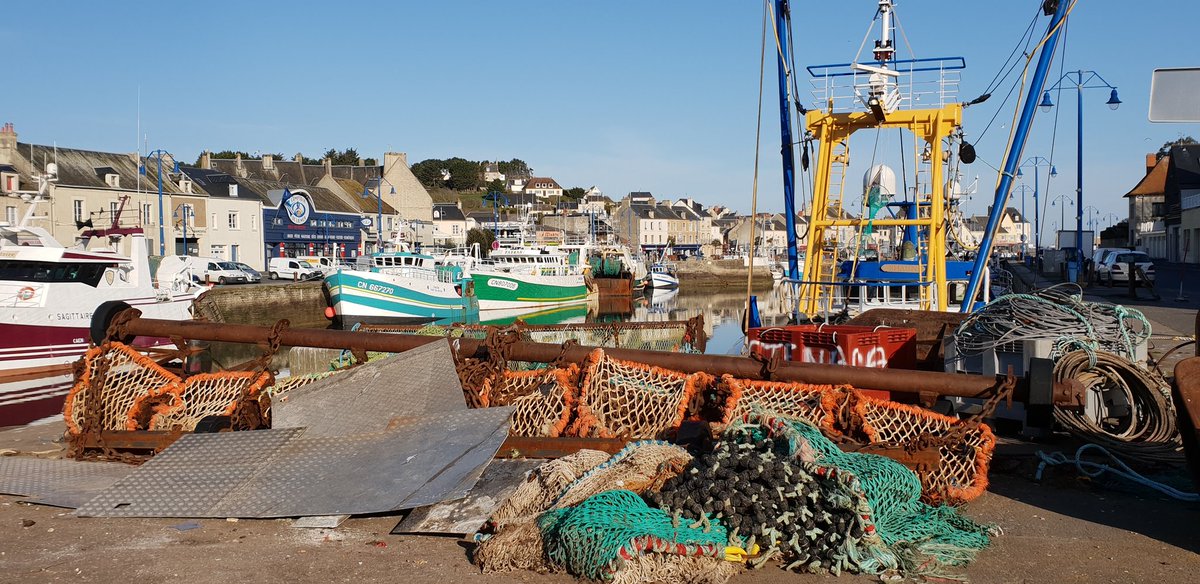 Delphinetyr's tweet photo. #EmploiMaritime 2021 #AvecPôleEmploi #Bayeux @CalvadosDep @CCICaen ⚓ Suite de l'exploration des installations portuaires de #PortEnBessin : l'élévateur à bateaux soulève jusqu'à 300 tonnes ! https://t.co/aVkmCKfsj7