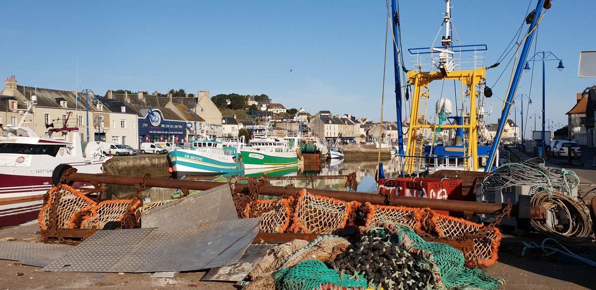 Delphinetyr's tweet photo. #EmploiMaritime 2021 #AvecPôleEmploi #Bayeux @CalvadosDep @CCICaen ⚓ Suite de l'exploration des installations portuaires de #PortEnBessin : l'élévateur à bateaux soulève jusqu'à 300 tonnes ! https://t.co/aVkmCKfsj7