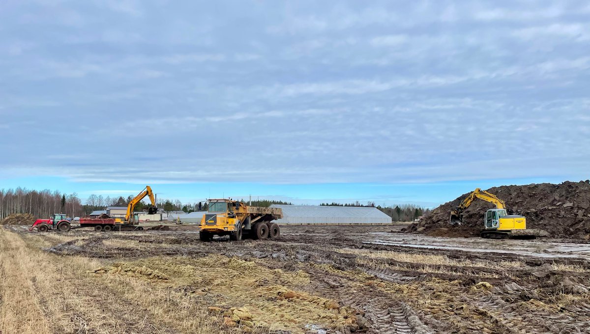 Me tulemme nostamaan paprikan kotimaisuusastetta Suomessa tarjontaa lisäämällä. Tiesitkö että se on vuositasolla vaivaiset 3% ja kesälläkin vain 10%? Pirttikylään nousee Suomen ensimmäinen varta vasten paprikatuotannolle suunniteltu kasvihuone (1ha)! #närpiönvihannes #uuttapukkaa
