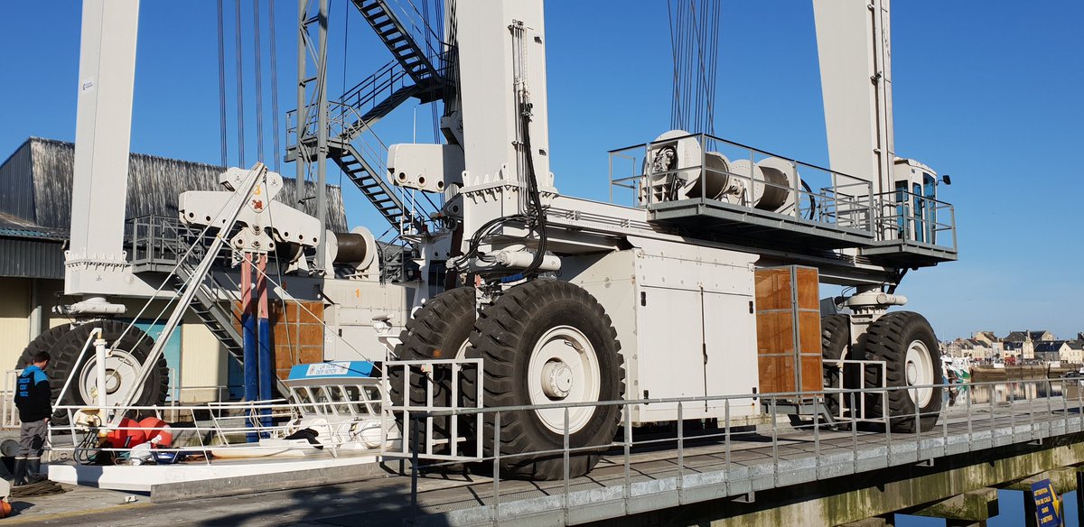 Delphinetyr's tweet photo. #EmploiMaritime 2021 #AvecPôleEmploi #Bayeux @CalvadosDep @CCICaen ⚓ Suite de l'exploration des installations portuaires de #PortEnBessin : l'élévateur à bateaux en action... https://t.co/Gs3Yeo0ZRv
