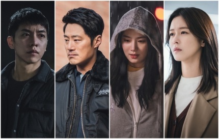 fourkaster's tweet photo. Watch #Mouse, a thriller series starring #LeeSeungGi every Wednesday and Thursday, 10:30pm KST at TVN
#์ด์น๊ธฐ #๋ง์ฐ์ค #JungBaReum #OhBongYi #GoMuChi #ChoiHongJu https://t.co/q7ZbKZDcLG