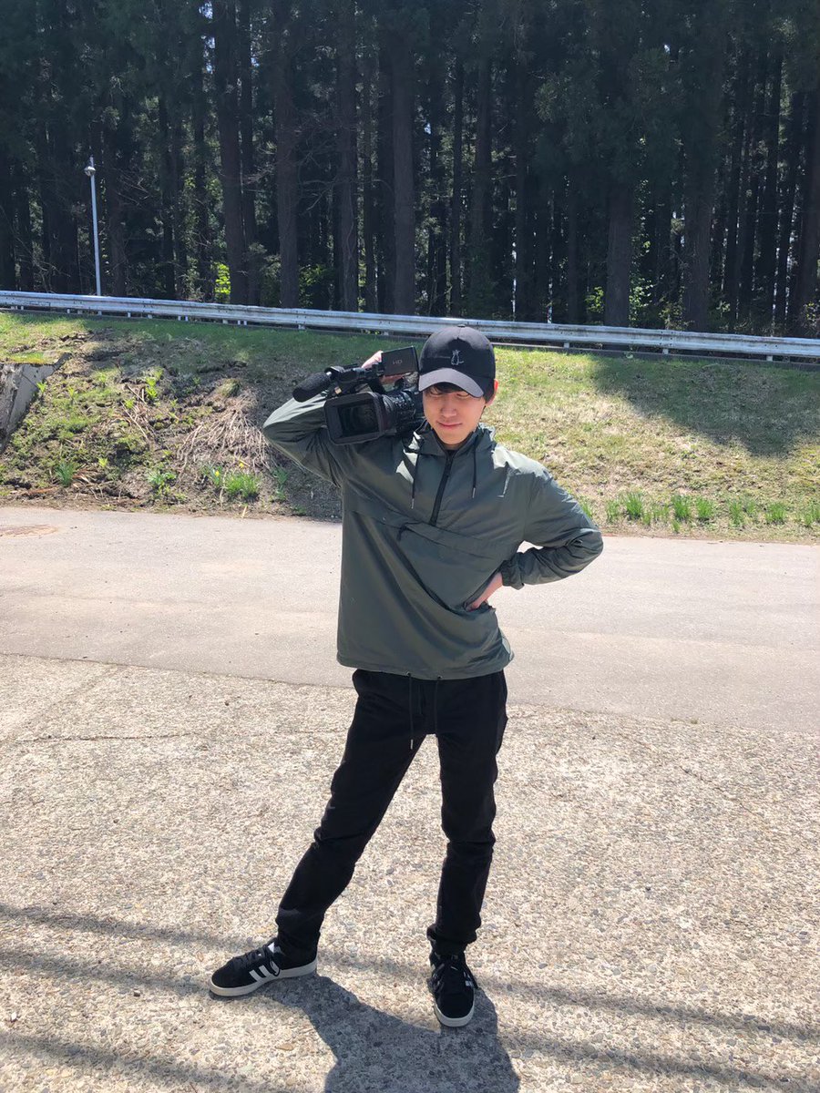 SundaiAken's tweet photo. 今日は1年間の最初の合宿、新歓合宿を紹介するよ〜。一日目からグループに分かれて映画を撮るよ〜。美味しいもんいっぱい食べて映画もいっぱい撮って思い出もいっぱいになるよ〜。

#春から明治 https://t.co/tzvulcng6U
