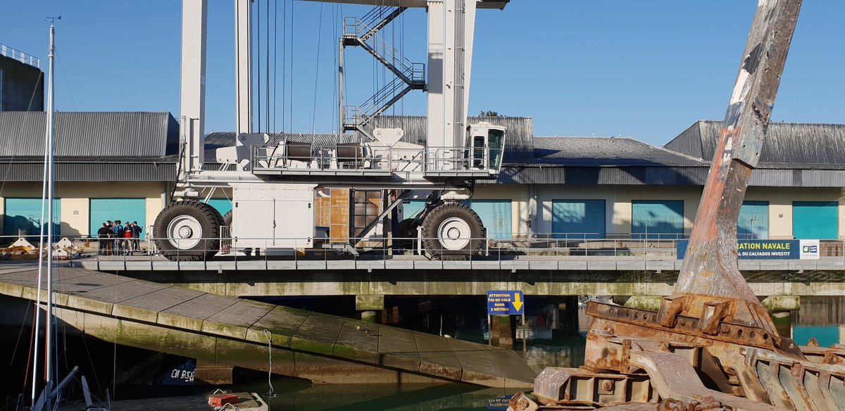 Delphinetyr's tweet photo. #EmploiMaritime 2021 #AvecPôleEmploi #Bayeux @CalvadosDep @CCICaen ⚓ Suite de l'exploration des installations portuaires de #PortEnBessin : l'élévateur à bateaux en action... https://t.co/Gs3Yeo0ZRv