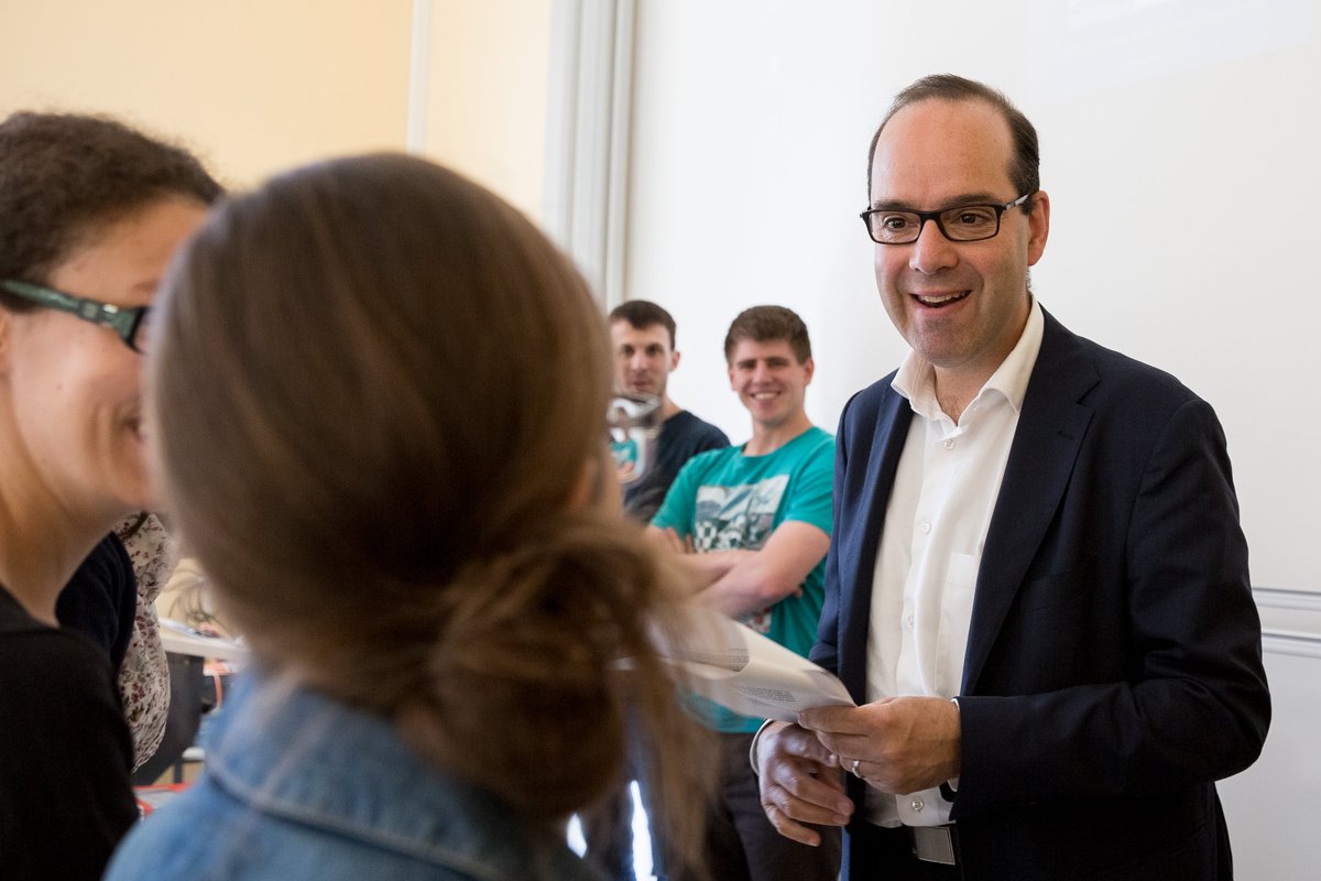 Radio Cité (Genève) a consacré une émission à Daniel Kraus, professeur en #droit de l’ #innovation à l’UniNE, et dont les liens avec la Genève internationale sont étroits. 3e élément de la liste sur la page en lien: bit.ly/3w5rfxv
<a href="/radiocite/">Radio Cité</a> <a href="/Geneve_int/">International Geneva</a> <a href="/SwissIP/">Daniel Kraus</a>