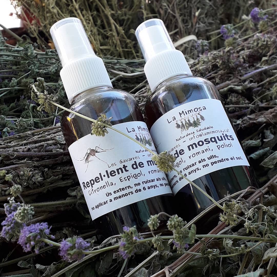 fessrural's tweet photo. La Clàudia i en Txeke són les impulsores del projecte #LaMimosa

🍃A la Mimosa es relacionen amb productes naturals, salvatges, espècies, artesania i remeis tradicionals, recollint i cultivant herbes, assecant-les i aconseguint productes d'una gran qualitat.

#FESShocórrer  🐢💨 https://t.co/IiSEK0Foaq
