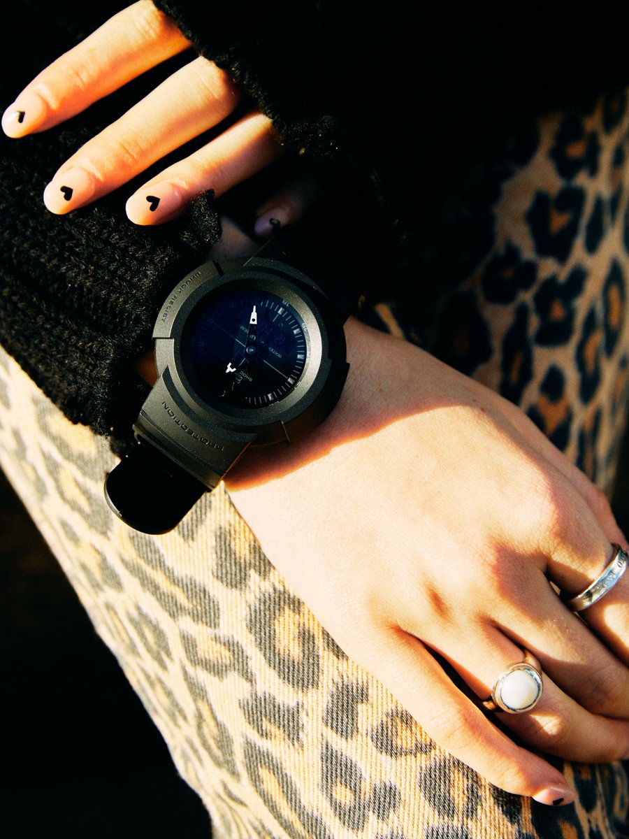 GSHOCK_OFFICIAL's tweet photo. オールブラックのミニマルなデザインが特徴のAW-500BB-1EJF。ブラックのニットスタイルに溶け込み、より洗練された雰囲気に。
AW-500BB-1EJF
https://t.co/dZ13n05bxL
#g_shock #aw500 https://t.co/XZHbpIqjoQ