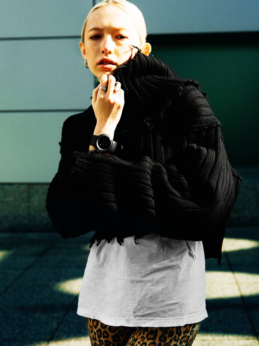 GSHOCK_OFFICIAL's tweet photo. オールブラックのミニマルなデザインが特徴のAW-500BB-1EJF。ブラックのニットスタイルに溶け込み、より洗練された雰囲気に。
AW-500BB-1EJF
https://t.co/dZ13n05bxL
#g_shock #aw500 https://t.co/XZHbpIqjoQ