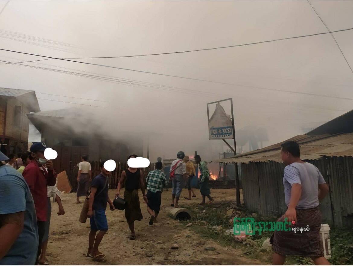 MilkTeaMM_MTAM's tweet photo. Terrorists set fire on the civilians houses after brutally cracking down the strike in #MyitKyina - RamPu ward. The house they set fire is completely burned. Civilians are trying to extinguish. #WhatsHappeningInMyanmar #Mar30Coup #OpCCP https://t.co/dJDs7hqotO