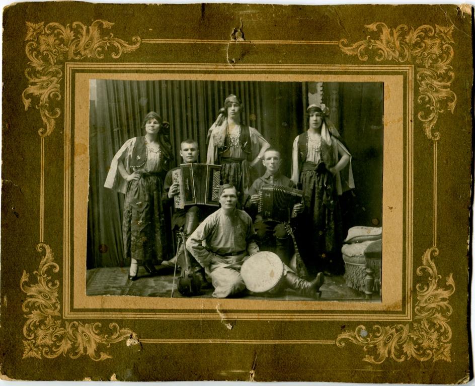 В потоке времени tweet media