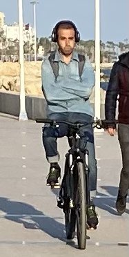 mersinbaskani's tweet photo. Lütfen bu tweeti yayalım+++

Mersin sahilde kız çocuklarını defalarca taciz etmiş şahıs, kendisine dikkat edelim. Haber ortaya çıktığından beri çok fazla kişi kendisini taciz ettiğini dillendiriyor. Yalanlarla polisten kurtulmuş hep. Şimdi herkes bir arada konuşursa kaçamaz. https://t.co/DF8SkP2Nb0