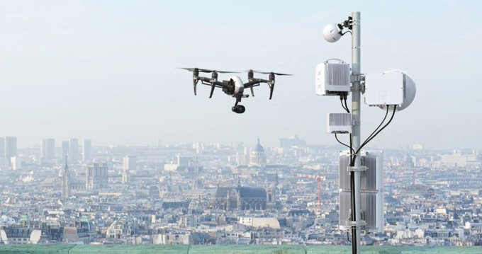 Ericsson_es's tweet photo. Drones, escáneres láser y gemelos digitales 👾 👉 La #ingenieríainteligente permite visitas virtuales en cualquier momento y lugar ⏱️, sin tener que acudir en persona. 
Visita nuestra web para saber cómo la #innovación nos ayuda a distribuir la red 5G
https://t.co/GpyplgLPWW https://t.co/0jOqdtxCU1