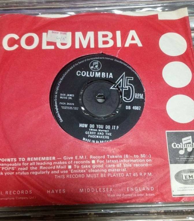 sexyedamurajap1's tweet photo. GERRY AND THE PACEMAKERS『HOW DO YOU DO IT?』(1963年)
ビートルズが『ラヴ・ミー・ドゥ』でなくこの曲でデビューしていたなら…歴史は変わっていたのだろうか…
#ジェリーアンドザペイスメーカーズ のシングル。ジョージマーティンプロデュース。名曲。
#gerryandthepacemakers
#beatgroup https://t.co/aUiLNvCNa0