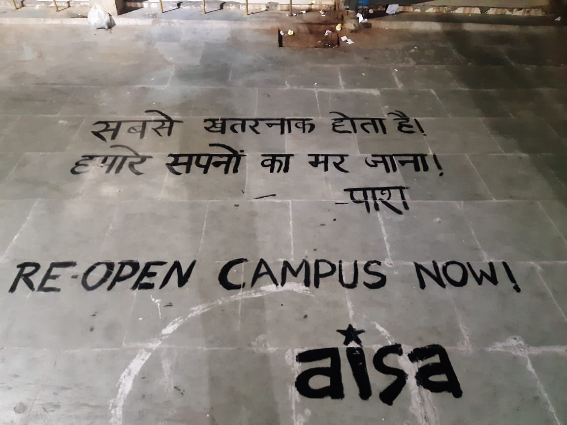AISA_ZHDC's tweet photo. Students of Delhi University demand, 
Reopen Campus Now!

#reopendu #reopendelhiuniversity https://t.co/R6ddB2A0wG