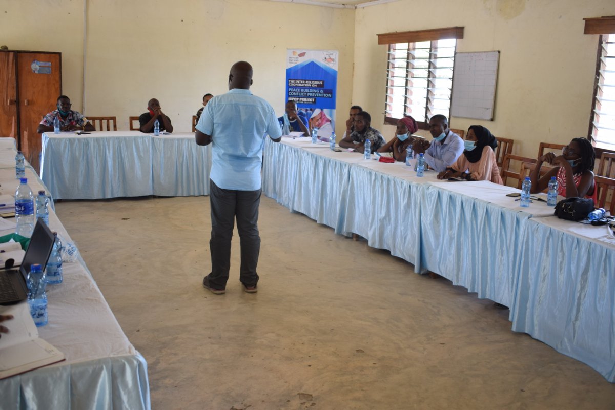 oscar_jak's tweet photo. That good to identify constructive means of dissuading people from expressing their beliefs or frustrations violently. @KECOSCE @Mensenmissie @Phyllis_Muema @otoidamian @LumbasiMaxwell @pillymartin 
#YouthLeadersCounteringVE https://t.co/KAf2vyfP36