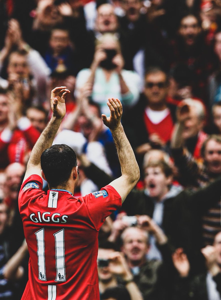 Ryan Giggs applauds the fans on the lap of honour as United win the League at Old Trafford, May 2009.