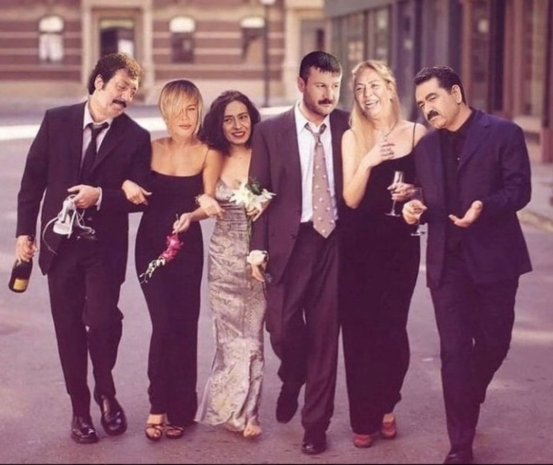 Пригласите друзей в группу. Друзья пригласили третьим. Пригласите друзей в группу. Пригласи друзей в группу. Друзья пригласили третьим.