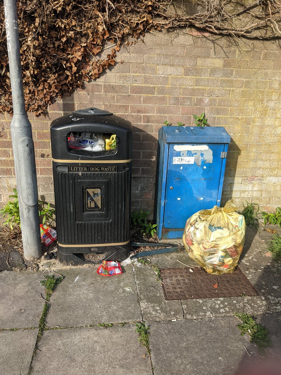 Laura's Kitchen Cakery tweet media