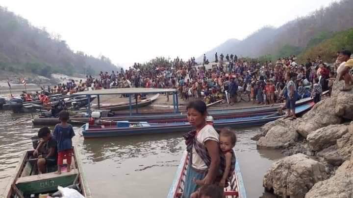 Mayzunaung11's tweet photo. Karen refugees, fleeing from military terrroists airstrikes, are forced to return by the Thai army. It is against the international refugee law to forcibly  sending people back into a conflict zone. Stop the illegal act @MFAThai!! #WhatsHappeningInMyanmar #Mar30Coup https://t.co/UzPNt39iQk