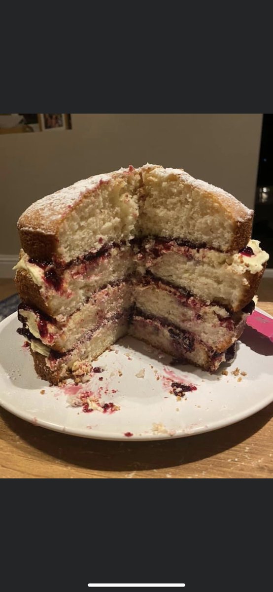 ess08527138's tweet photo. Home made Victoria sponge #cake #tower #fourLayers https://t.co/89VSfLpICj