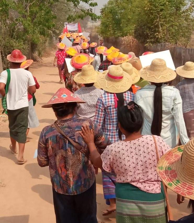 XueMei01's tweet photo. A column of Spring Revolution demo strike against military regime in rural area of Salingyi township, Sagaing Division !

ABOMINABLE CRUELTY
#WhatsHappeningInMyanmar 
#Mar30Coup https://t.co/iDxNZb09pk