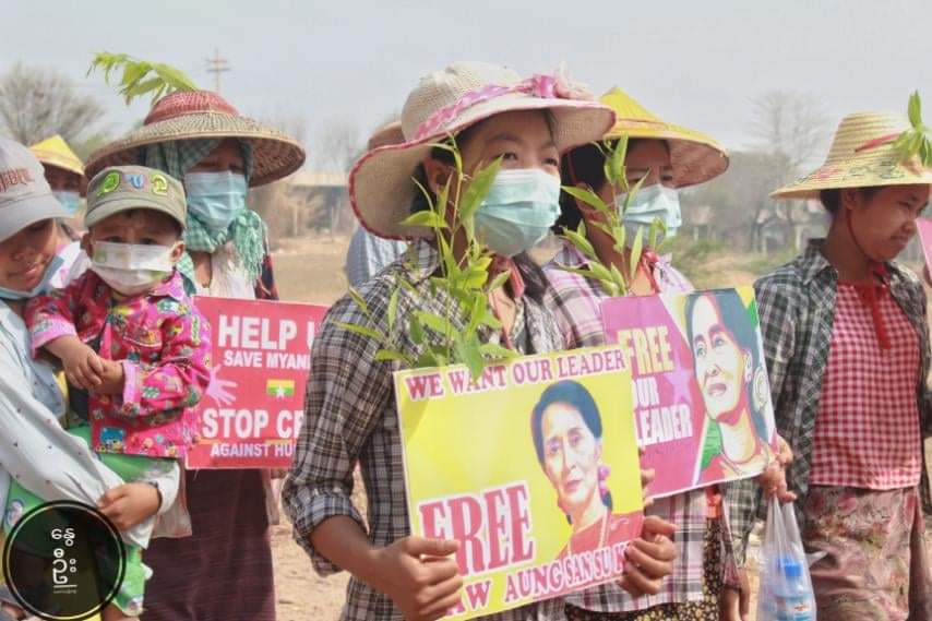 XueMei01's tweet photo. A column of Spring Revolution demo strike against military regime in rural area of Salingyi township, Sagaing Division !

ABOMINABLE CRUELTY
#WhatsHappeningInMyanmar 
#Mar30Coup https://t.co/iDxNZb09pk