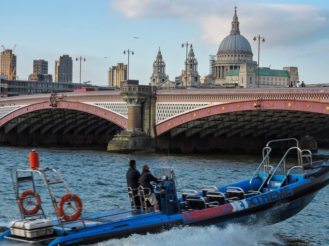 We only regret the rides we didn’t take 
📷@ girlaboutthames #thamesjet #adrenalinerush #thrill #riverthames #igerslondon #thames #speedboat #speed #london #UK #londonspeedboat