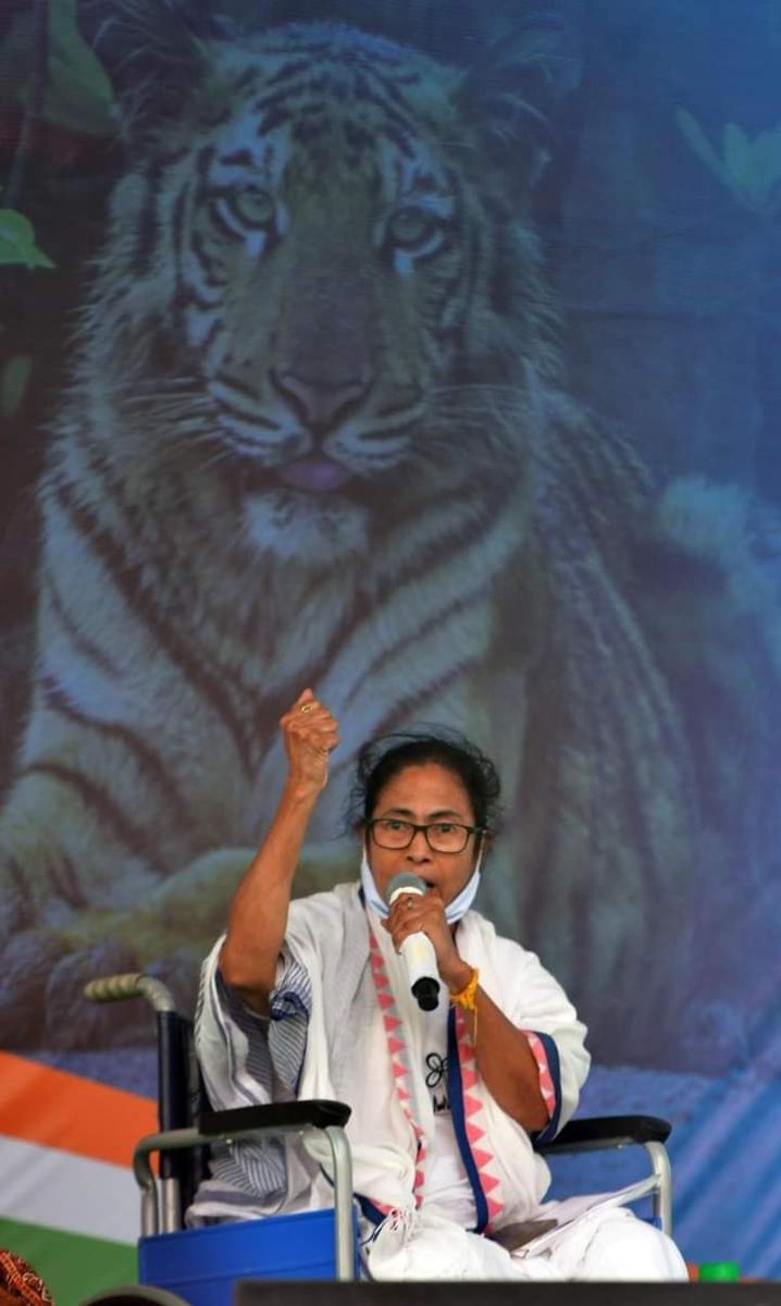JolyKhatun4's tweet photo. বাঘিনী
#bohiragotochaina #BanglaNijerMeyekeiChay #tmcsweepsphase1 #BanglarGorboMamata #MamataBanerjee #VoteForTMC #NoVoteToBJP #didi #BengalRejectsBJP https://t.co/GVOlRjkClc