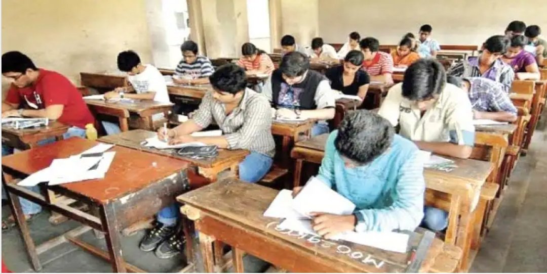 GangadhariVikas's tweet photo. #passinterstudents #cancelTSinterexams @SabithaindraTRS @trspartyonline @KTRTRS @trsharish 
Sir we are requesting govt to promote because we are not able to write our exams,because we are not listen online classes 90% students there is no proper mobiles or tv connection. https://t.co/plsPnx2VXy