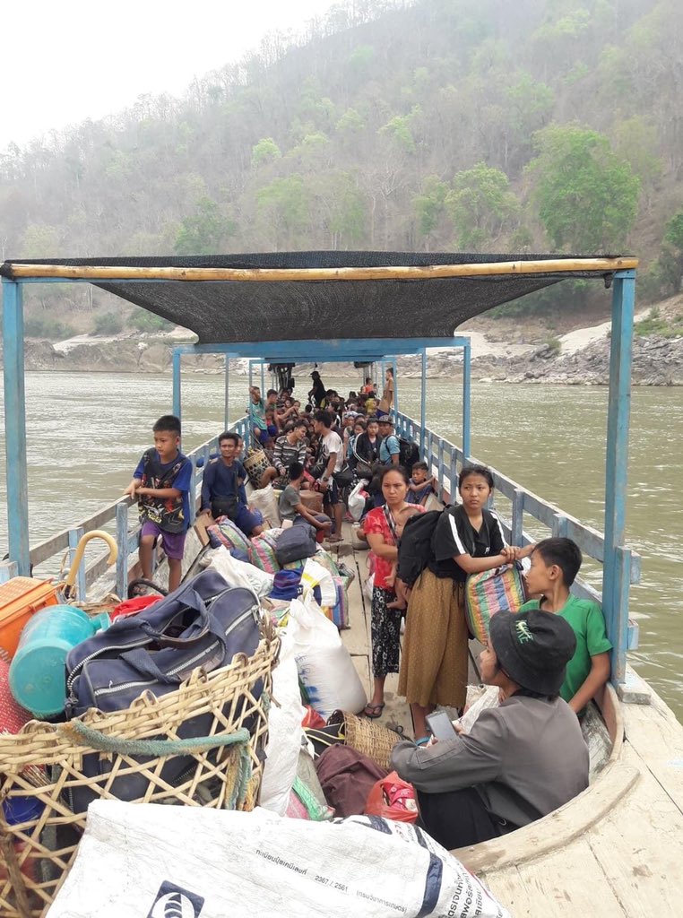 hninyadanazaw's tweet photo. Thai authorities have forcibly repatriated more 520 ethnic Karen villagers who fled to the Thailand side from airstrikes by Myanmar junta today, Karen Information Center says. Over 2000 ethnic villagers were turned back into Myanmar on Monday.
#WhatsHappeningInMyanmar https://t.co/6UUQIH3Bc2